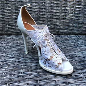 Givenchy Floral Lace Peep Toe Bootie Sandal  - Size 38.5 - White - NEW -